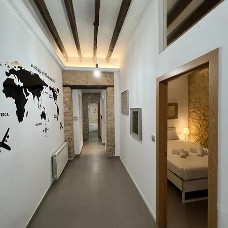 Des Rustic Center Apartment